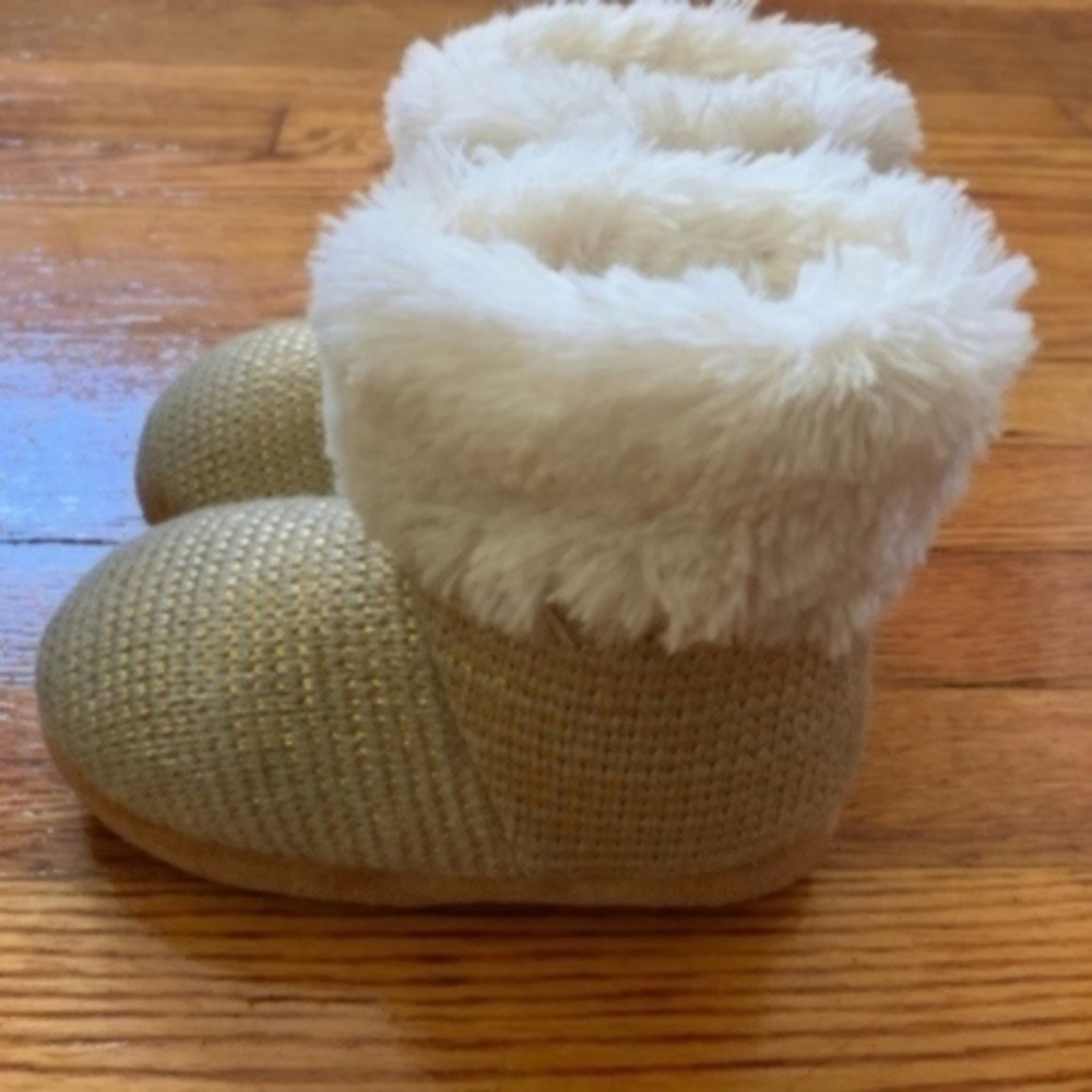 Cuddl Duds Faux Fur Lined Ankle Slippers
